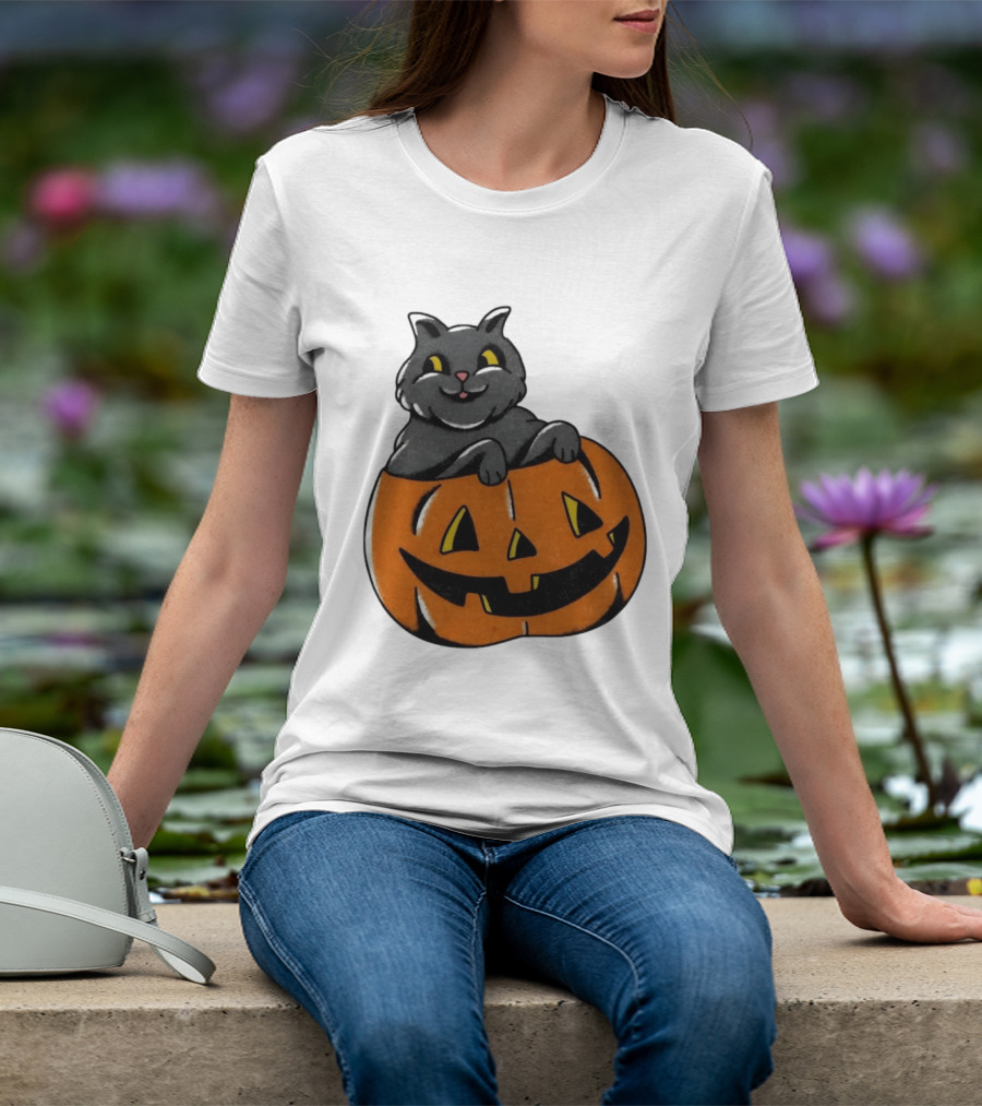 Black Cat In Jack O' Lantern Halloween Pumpkin T-Shirt