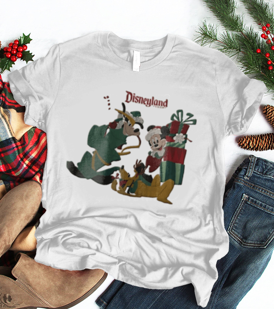 Disneyland Goofy Mickey Pluto Christmas T-Shirt