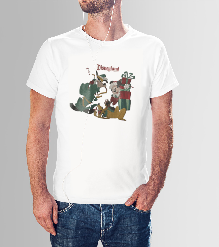 Disneyland Goofy Mickey Pluto Christmas T-Shirt