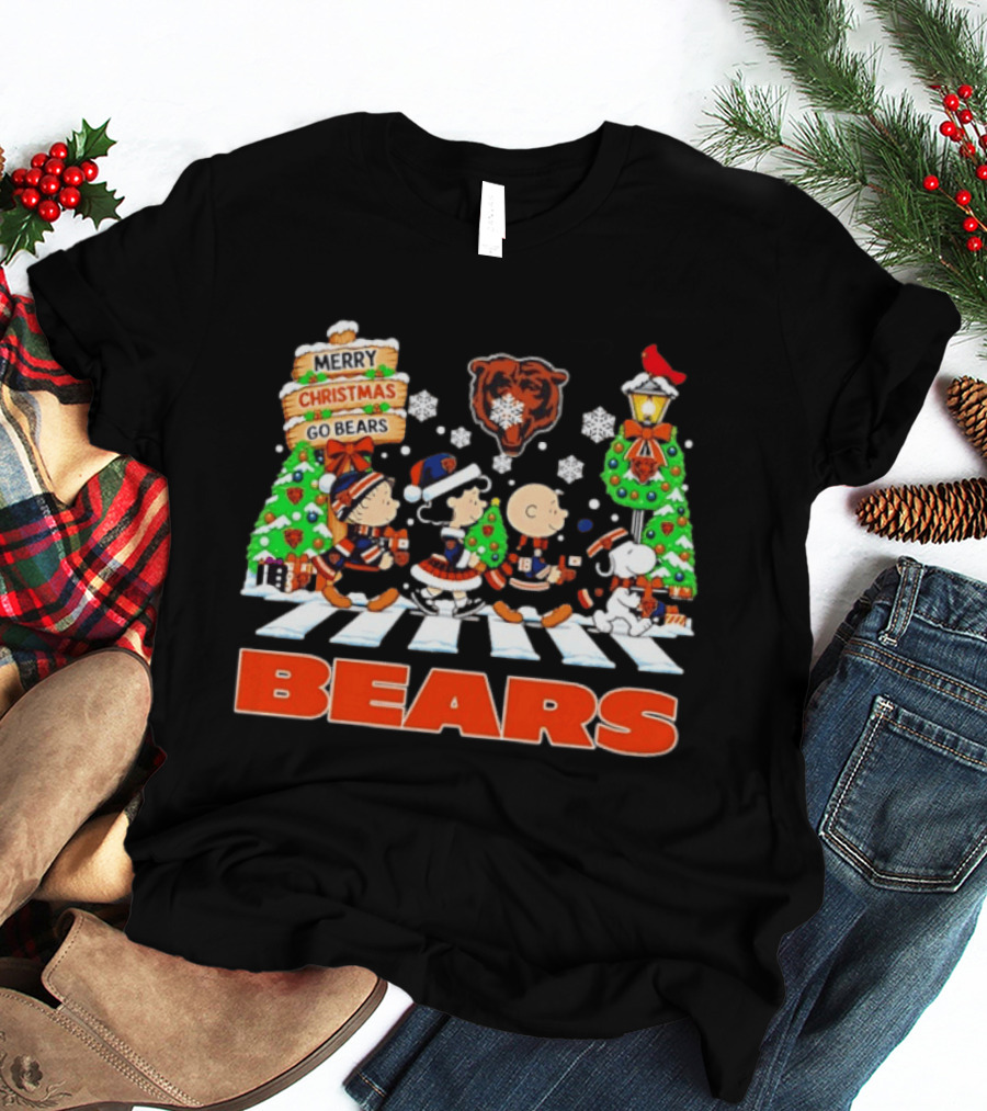 Chicago Bears Peanuts Abbey Road Christmas Merry Go Bears Snowflakes T-Shirt
