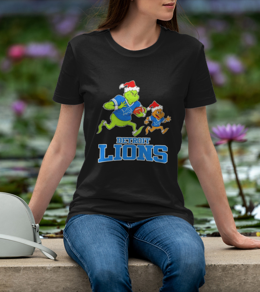 Detroit Lions Grinch Christmas Santa Hats Holding Football T-Shirt