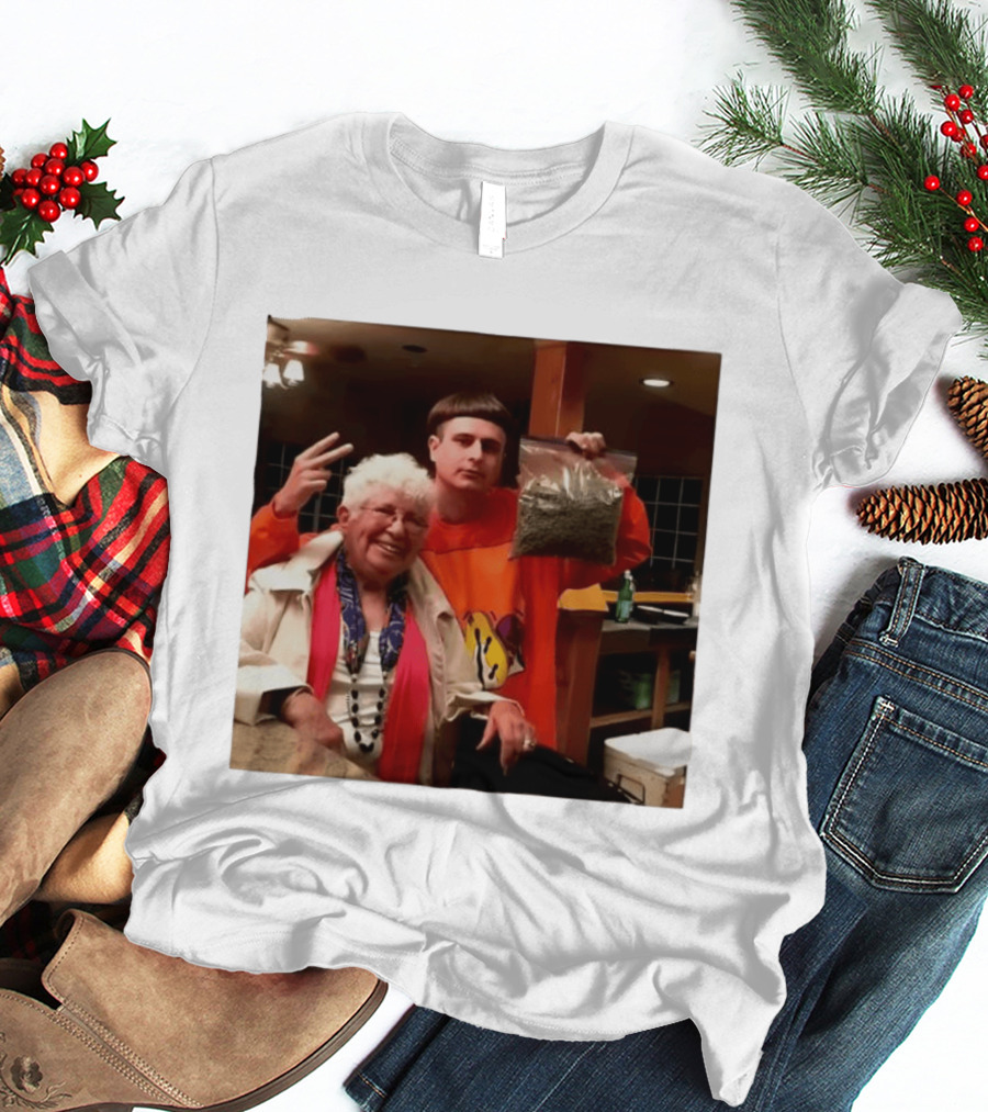 Oliver Tree Peace Sign Grandma Holding Bag T-Shirt