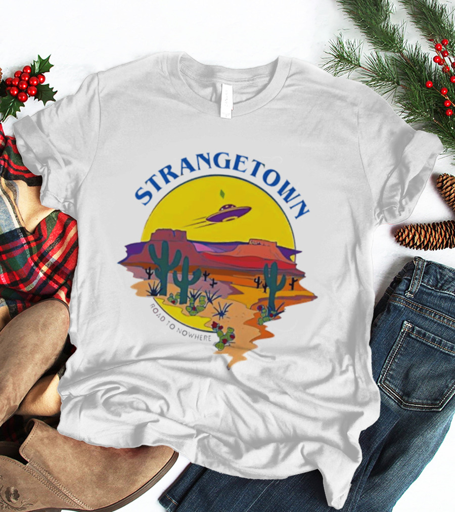 Strangetown Road To Nowhere The Sims Alien UFO Desert Saguaro Cactus T-Shirt