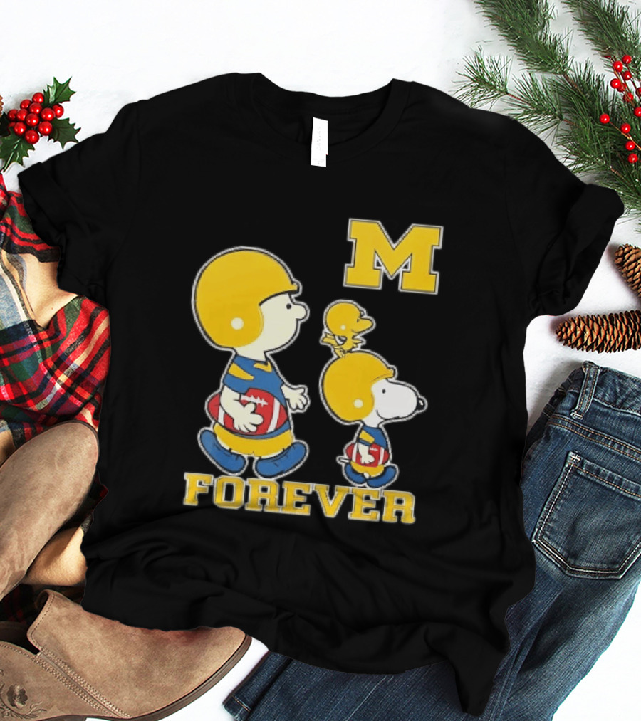Peanuts Forever Michigan Wolverines M Football Charlie Brown Snoopy Woodstock T-Shirt