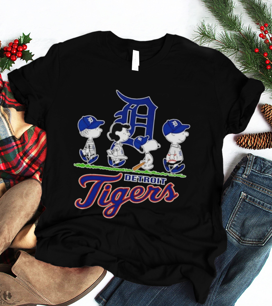 Peanuts Gang Detroit Tigers MLB Collaboration Snoopy Woodstock Baseball Team T-Shirt
