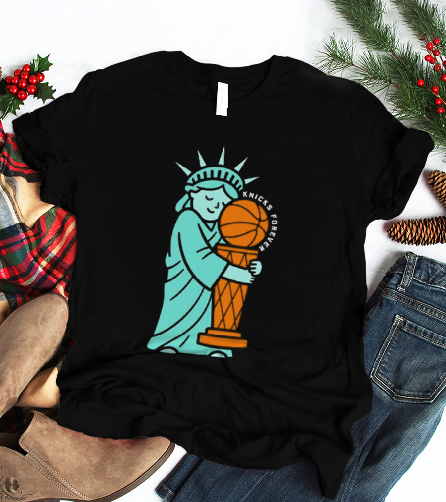Statue Of Liberty Hug Larry O'Brien Trophy Knicks Forever T-Shirt