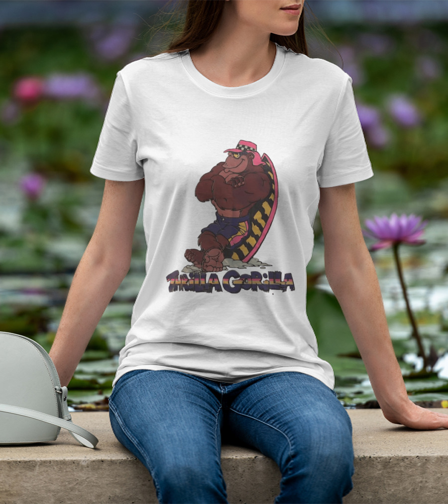 Thrilla Gorilla Town And Country Surf Checkered Hat Surfboard T-Shirt