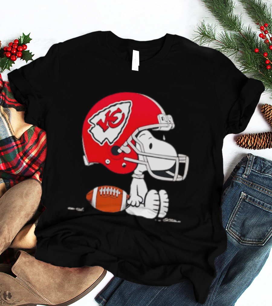 Snoopy Kansas City Chiefs Helmet Football T-Shirt