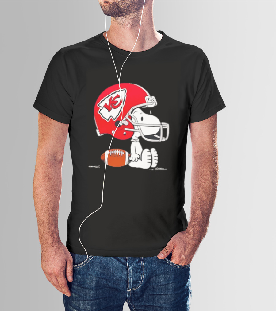 Snoopy Kansas City Chiefs Helmet Football T-Shirt