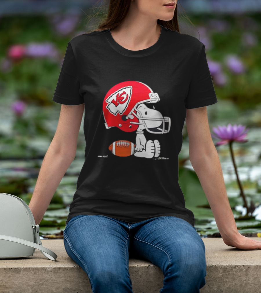 Snoopy Kansas City Chiefs Helmet Football T-Shirt
