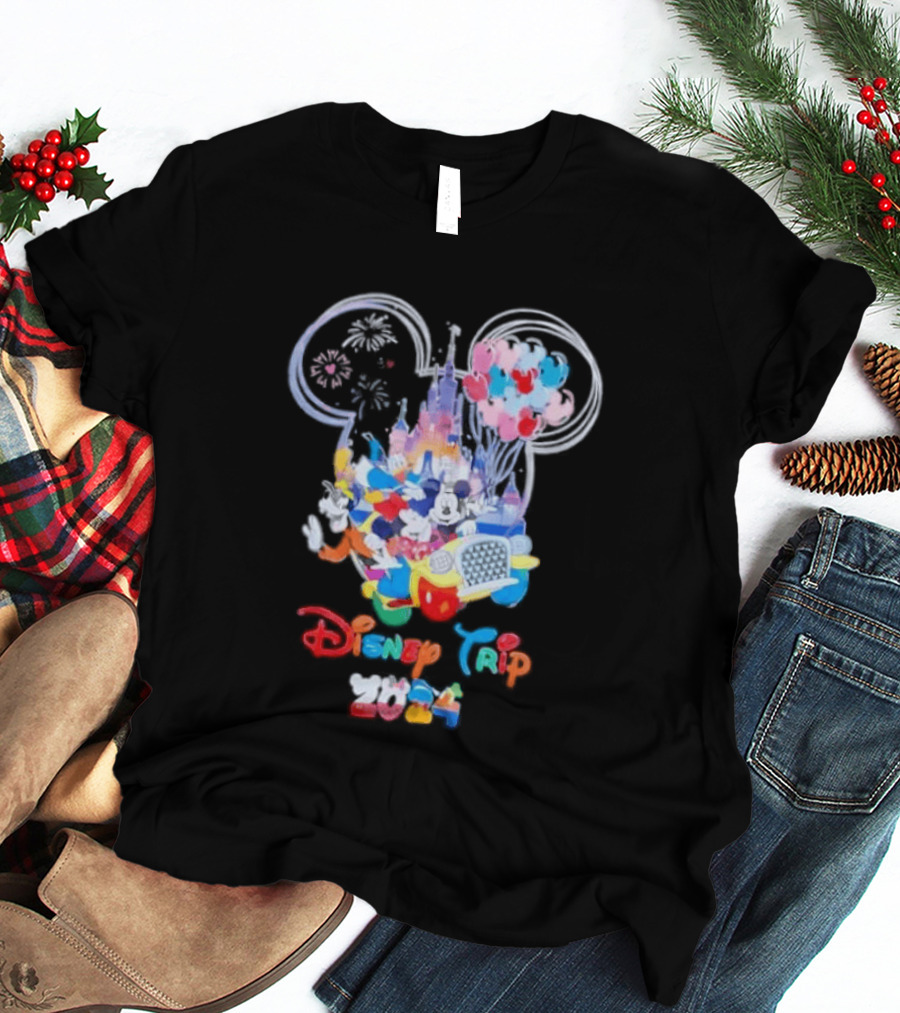 Disney Trip 2024 Mickey Mouse Donald Duck Goofy Minnie Castle Fireworks T-Shirt
