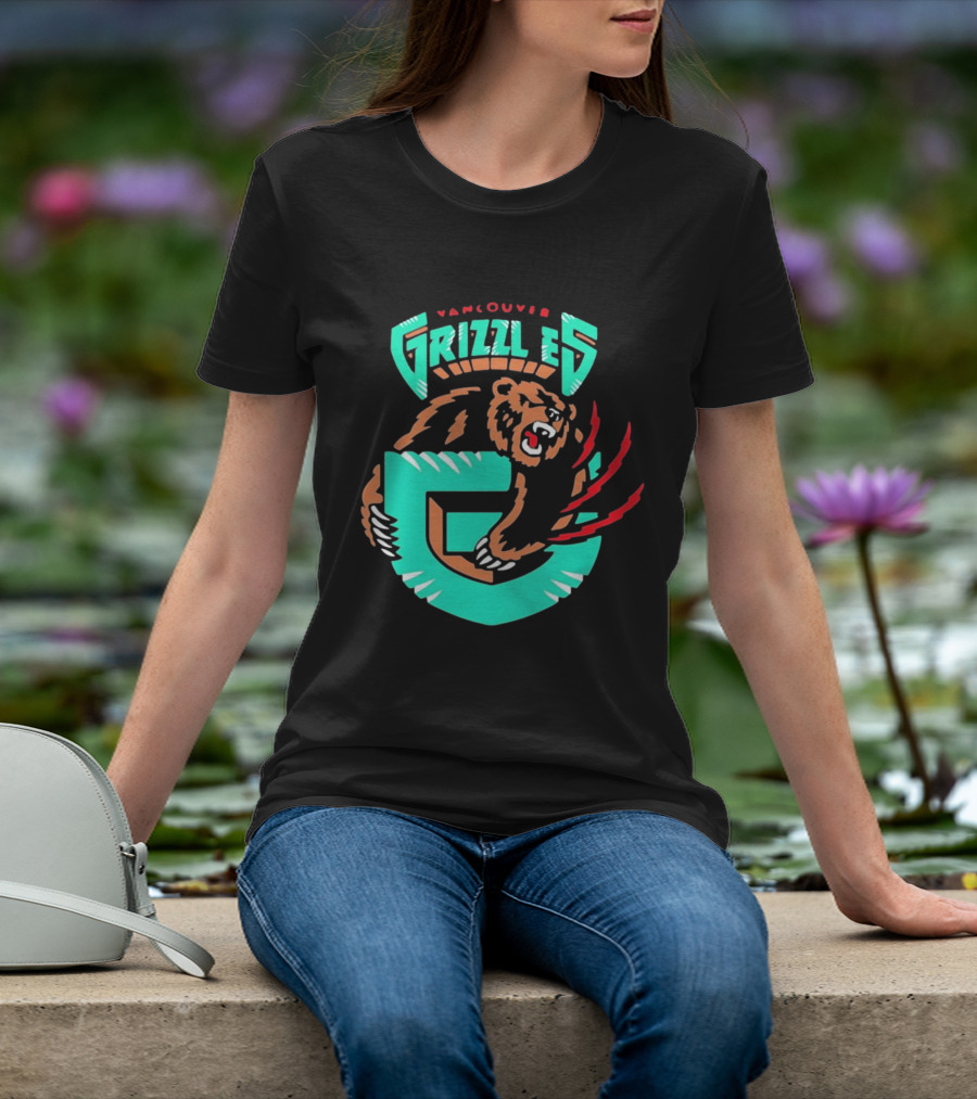Vancouver Grizzlies Bear Claw Retro Sports Emblem Men's T-Shirt