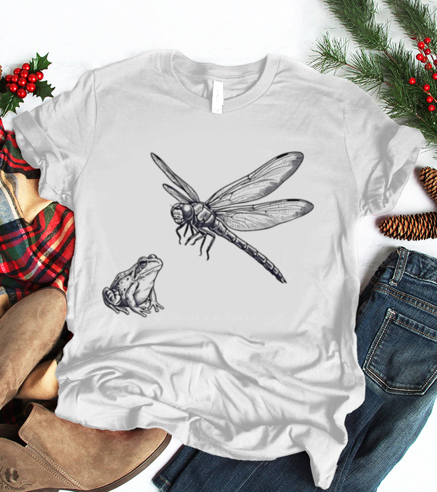 Dragonfly And Frog Wildlife Biology Enthusiasts Nature Lovers T-Shirt
