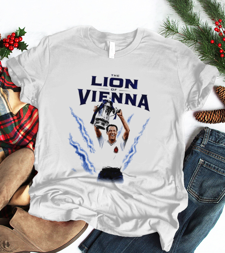 The Lion Of Vienna Nat Lofthouse Celebrating Bolton Football Victory T-Shirt