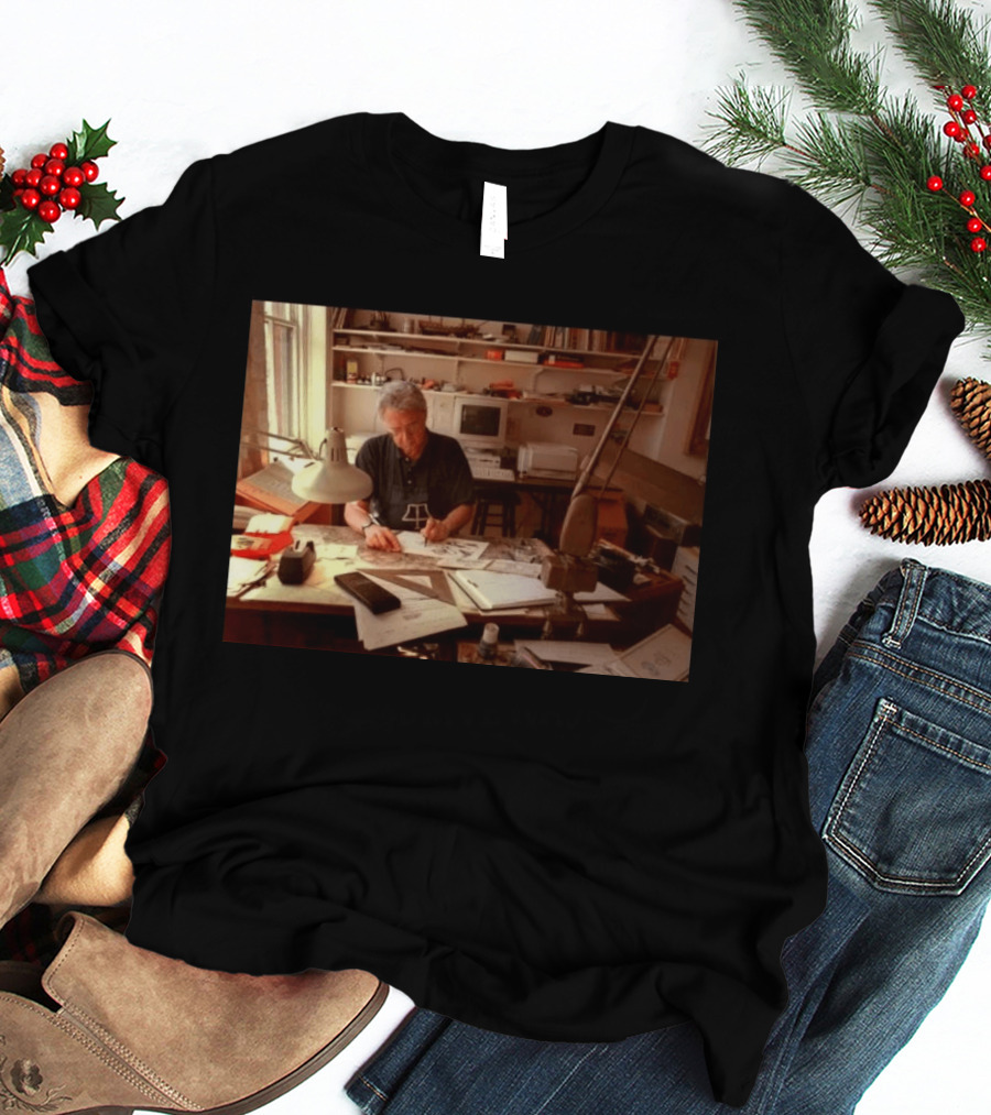 Pat Oliphant Cartoonist In Studio Drawing And Sketching T-Shirt