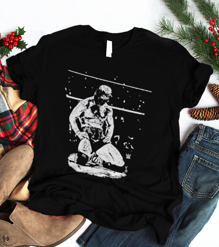 Rey Mysterio WWE Kneeling Pose Iconic Wrestler Image T-Shirt
