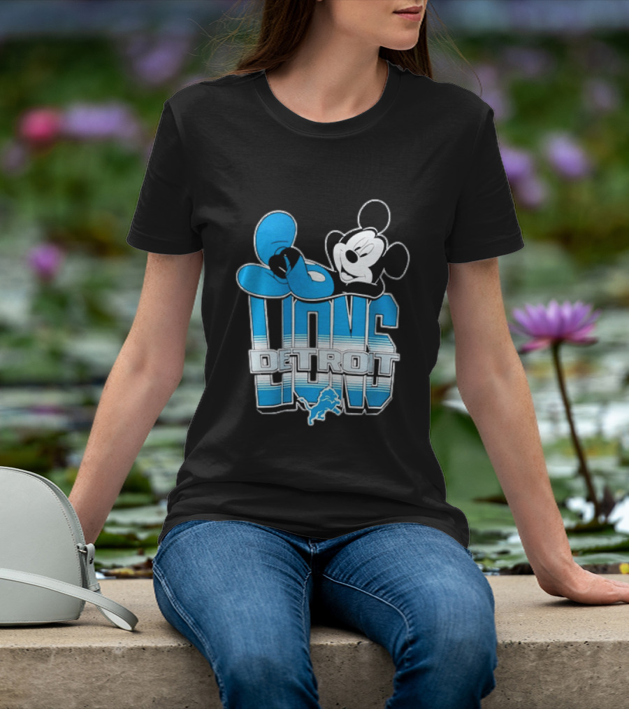 Mickey Mouse Relaxing Detroit Lions Disney Football T-Shirt