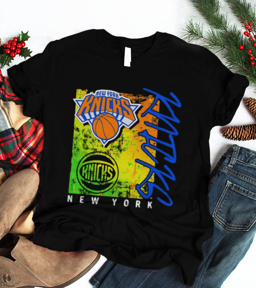 New York Knicks Distressed Basketball Retro Style NBA Fan Favorite T-Shirt