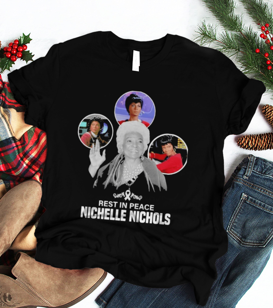 Rest In Peace Nichelle Nichols Star Trek Tribute Spock Hand Salute T-Shirt