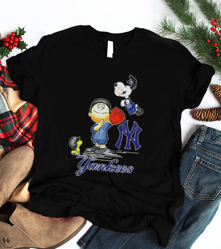 Snoopy Woodstock New York Yankees Peanuts Characters Baseball Fan T-Shirt