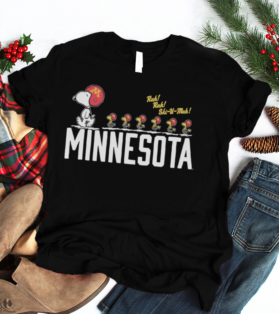 Peanuts Snoopy Minnesota Golden Gophers Ski U Mah Football Team T-Shirt