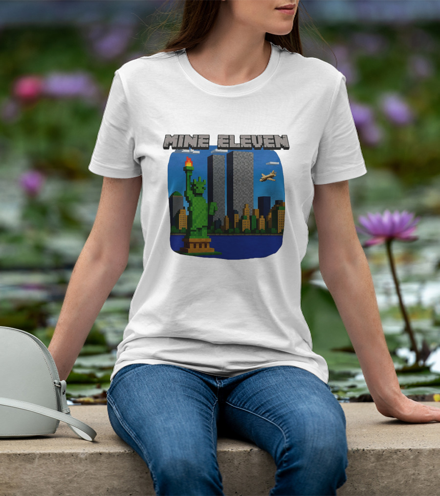 Mine Eleven Pixel City Statue Vector World Twin Towers Scene T-Shirt