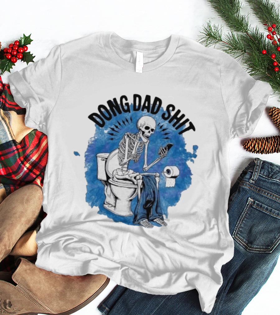 Skeleton Doing Dad Shit On Toilet With Phone And Toilet Paper T-Shirt
