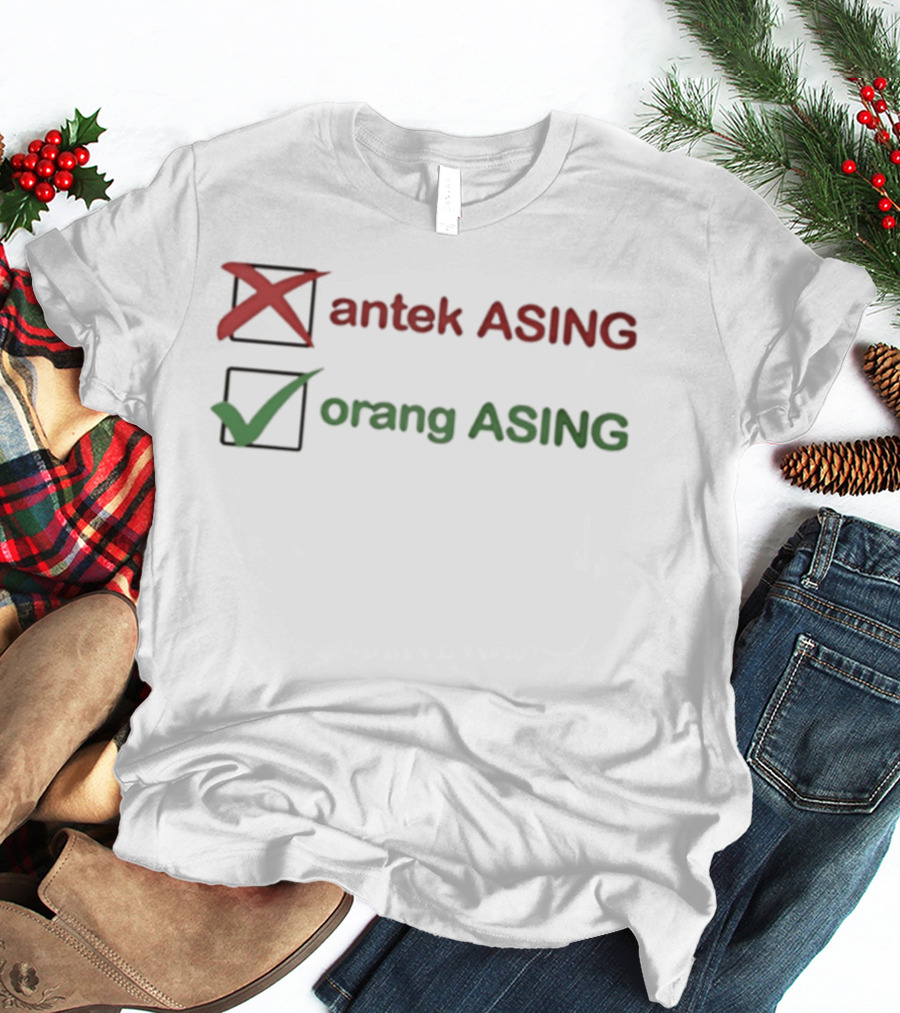 Antek ASING Orang ASING Christmas Checkmark T-Shirt