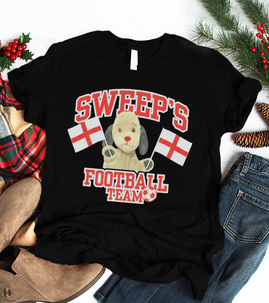 Sweep's Football Team Puppet Children's TV England Flags T-Shirt