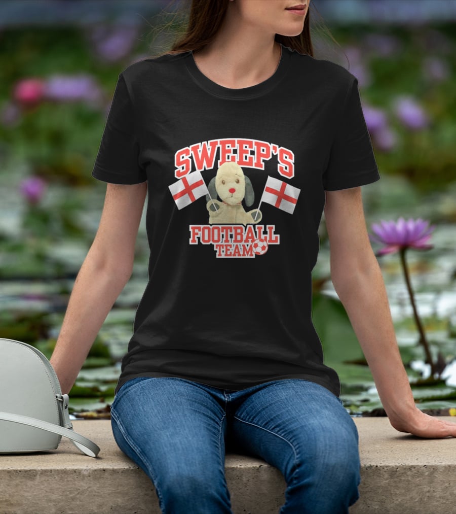 Sweep's Football Team Puppet Children's TV England Flags T-Shirt