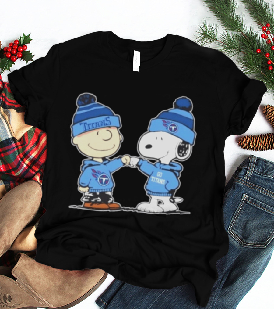Peanuts Charlie Brown Snoopy Fist Bump Tennessee Titans Football Go Titans T-Shirt