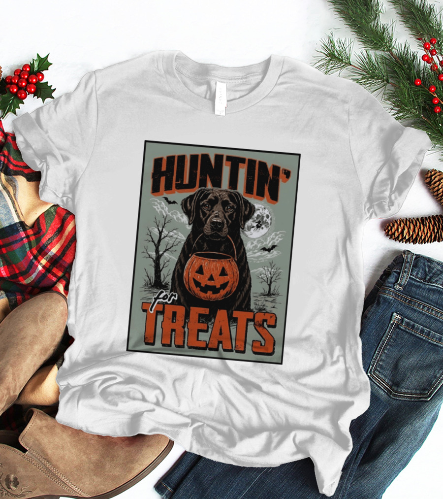 Black Labrador Huntin' For Treats Halloween Dog Moon And Jack O' Lantern T-Shirt