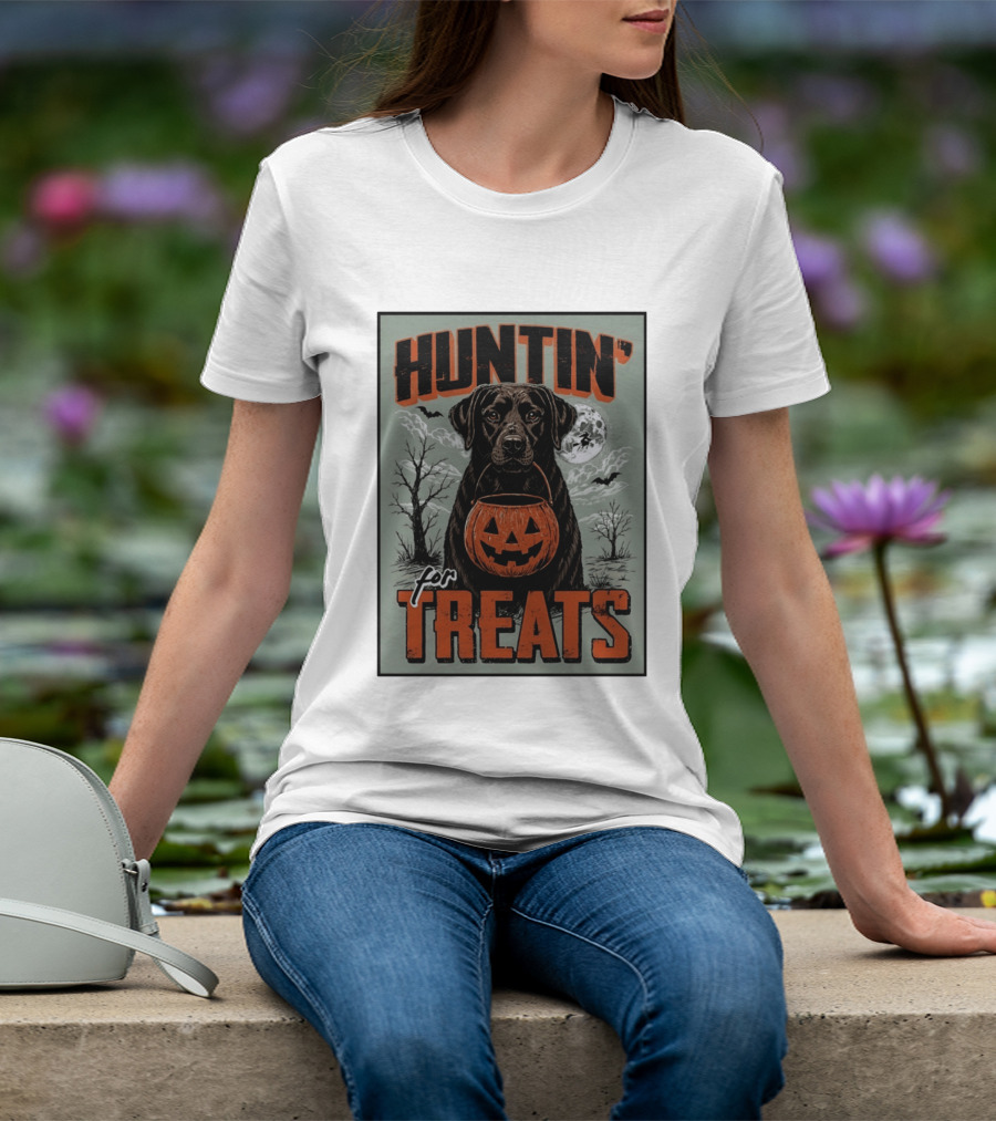 Black Labrador Huntin' For Treats Halloween Dog Moon And Jack O' Lantern T-Shirt