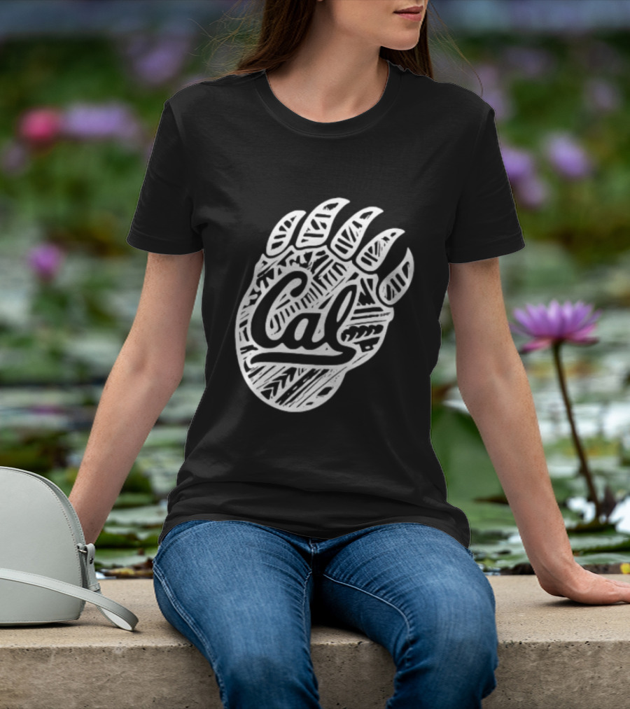 Trending Chicago Bears Football Bear Paw Cal T-Shirt