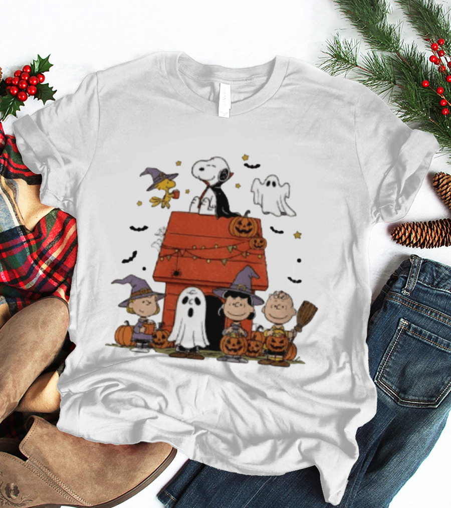 Snoopy Halloween Woodstock Ghost Pumpkins Charlie Brown Lucy 2025 T-Shirt