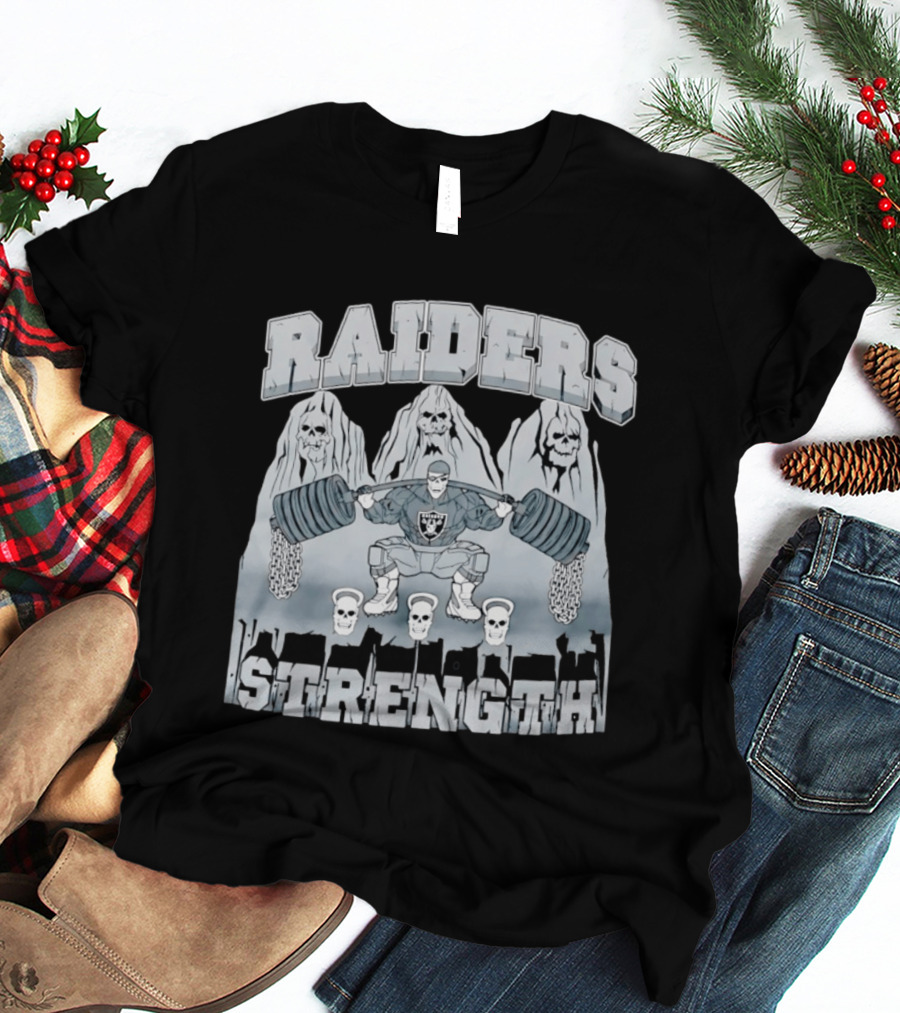 Raiders Strength Skull Weightlifter Grunge Style Powerlifting Motif T-Shirt