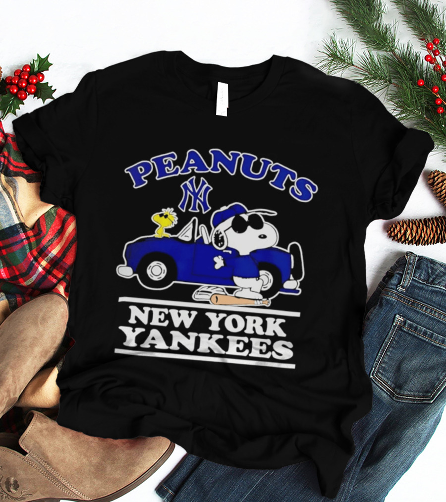 Peanuts Snoopy Woodstock New York Yankees Car Baseball Bat T-Shirt