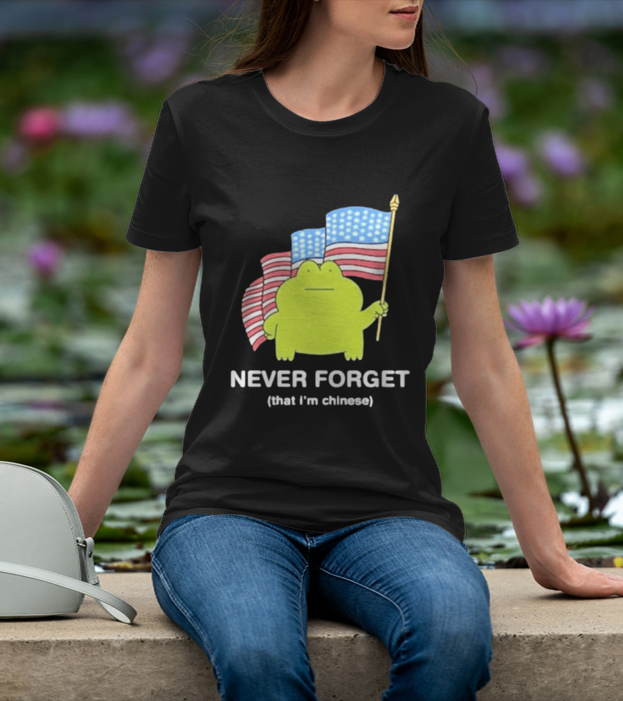 Frog Holding American Flags Never Forget That I'm Chinese T-Shirt
