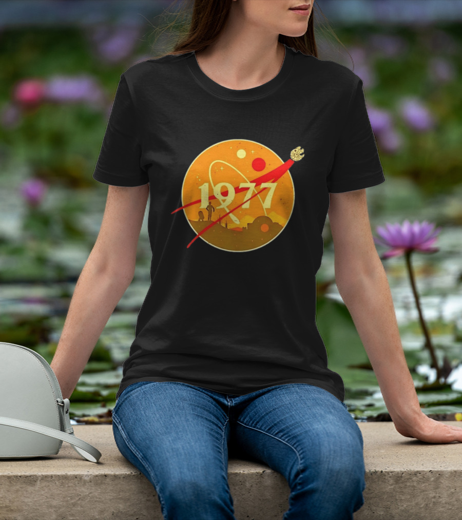 Star Wars 1977 Millennium Falcon Space Desert Silhouette Planetary Orbit T-Shirt