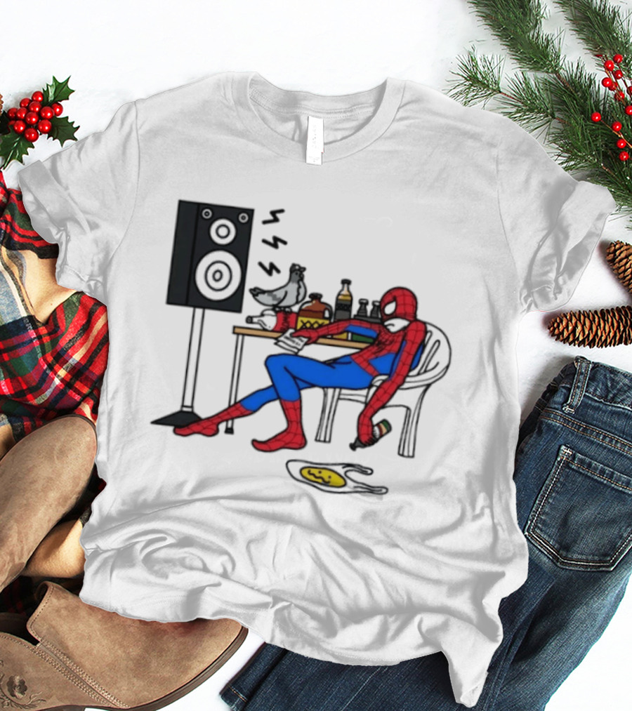 Spider Man Te Quiero Romo Drinking Marvel Speaker Table Scene T-Shirt