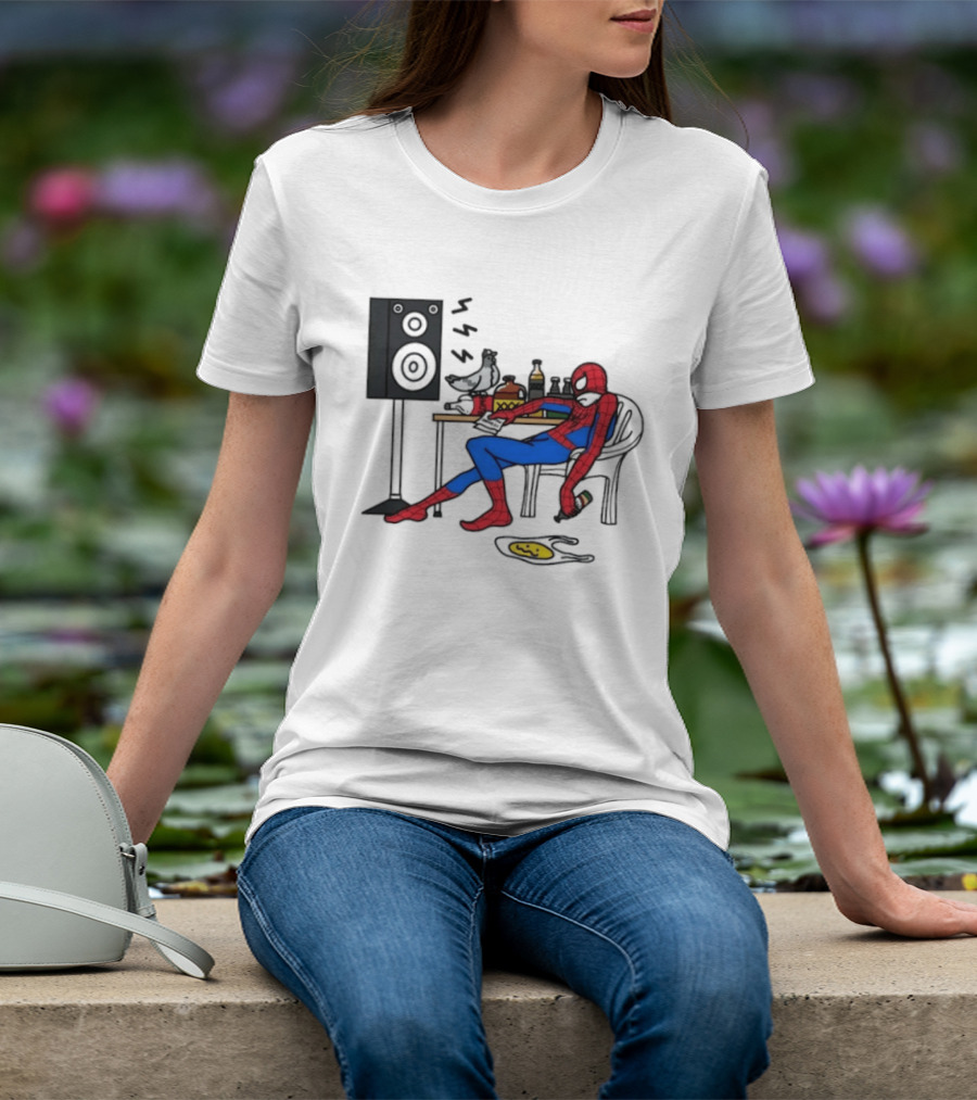 Spider Man Te Quiero Romo Drinking Marvel Speaker Table Scene T-Shirt