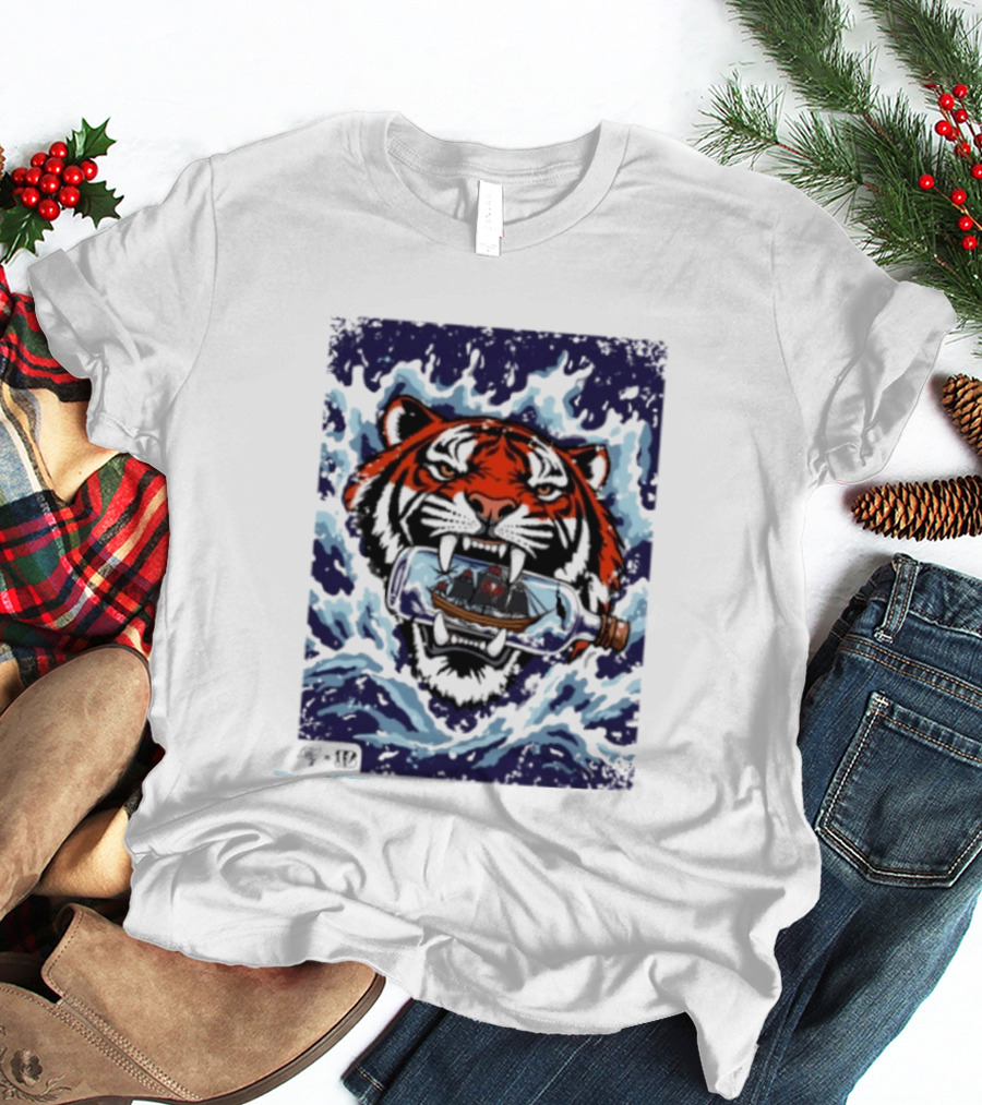 Cincinnati Bengals Vs Tampa Bay Buccaneers Tiger Ship Ocean Clash T-Shirt