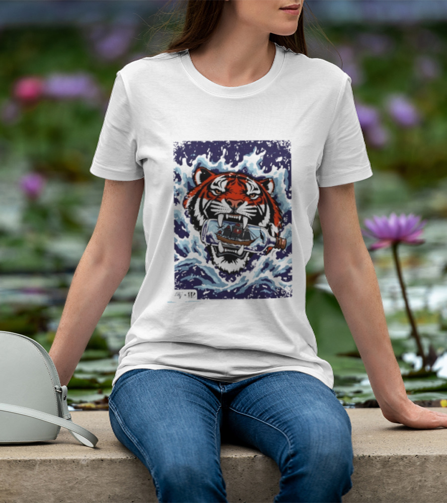 Cincinnati Bengals Vs Tampa Bay Buccaneers Tiger Ship Ocean Clash T-Shirt