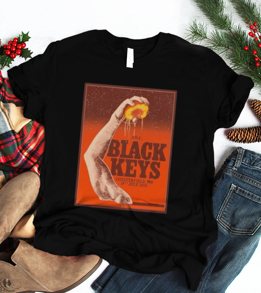 The Black Keys Chesterfield MO July 19 2026 Concert Vintage Hand Holding Peach T-Shirt
