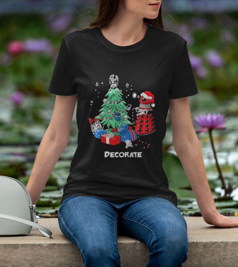 Doctor Who Dalek Christmas Tree Decorate Scene T-Shirt