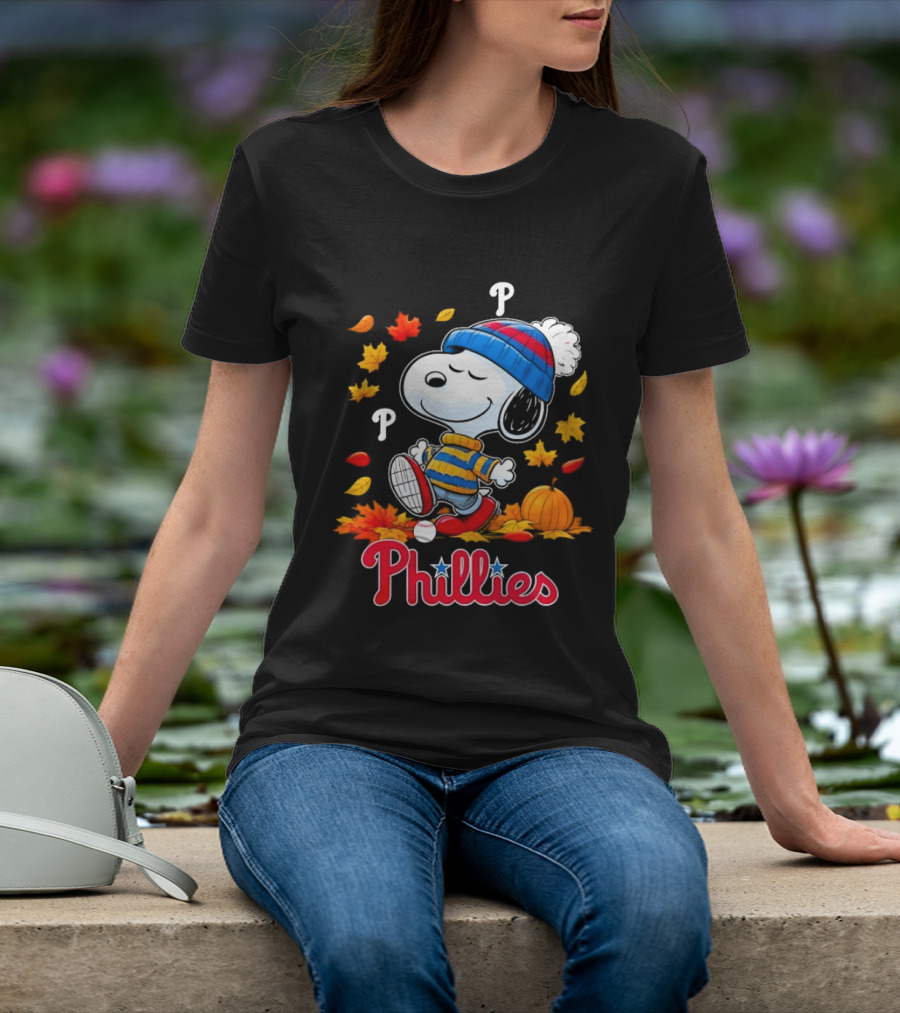 Snoopy Philadelphia Phillies Autumn Leaves Pumpkin Baseball Fan T-Shirt