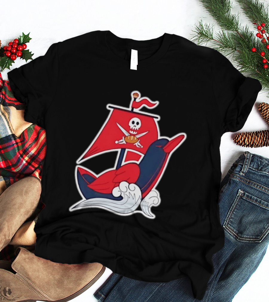 Tampa Bay Buccaneers Pirate Ship Football Skull Crossed Swords Sails T-Shirt