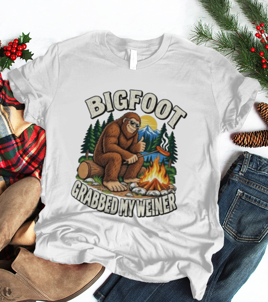 Bigfoot Grabbed My Weiner Sasquatch Campfire Scene T-Shirt