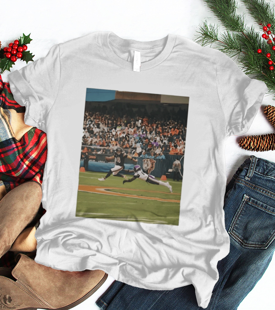 Chicago Bears Vs Minnesota Vikings NFL Game Action Sports Photo T-Shirt