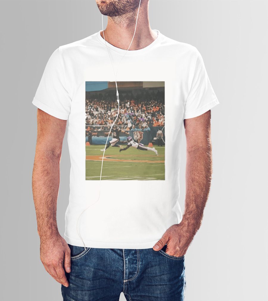 Chicago Bears Vs Minnesota Vikings NFL Game Action Sports Photo T-Shirt